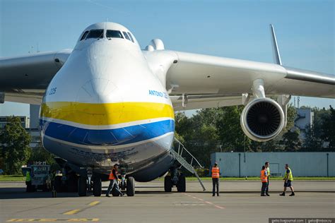 32 Massive Pictures Of The Worlds Biggest Aircraft Buzzfeed News