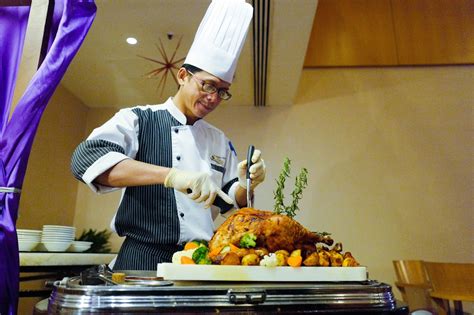 Contango is a modern, almost casual buffet dining experience that is a lot less intimidating in comparison to its other hotel counterparts. Eat Drink KL