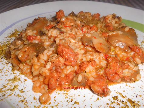 Risotto funghi secchi e salsiccia. Risotto con Salsiccia, Funghi Champignon e Pistacchio di ...