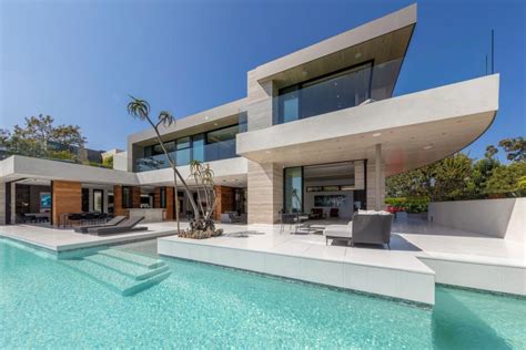 Modern Mansion With Infinity Edge Pool In Beverly Hills 2019 Hgtvs