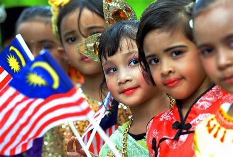 Secara teorinya, dapat kita katakan bahawa adat kaum cina di malaysia ialah warisan daripada negara china. Hari Malaysia beri makna besar buat masyarakat berbilang ...