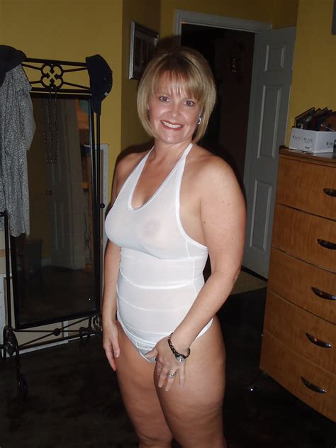Sex Gallery Sexy Busty Mature Wife Tonya