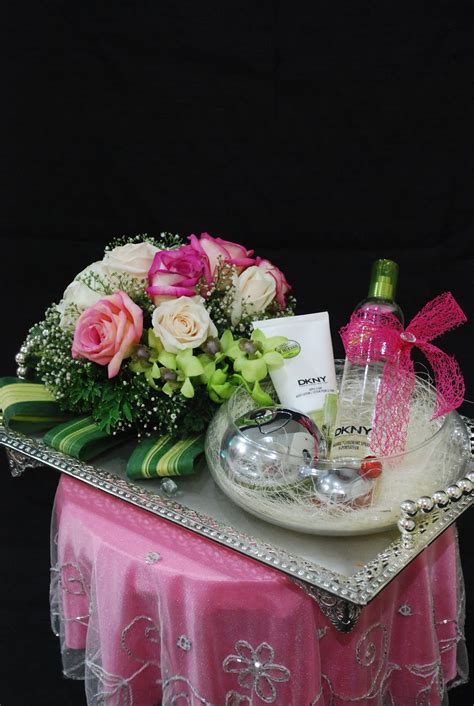 Antigonon, nama genusnya, mempunyai mahkota bunga yang mungil. Gubahan Hantaran Indahkraft: Gambar hantaran untuk Majalah ...