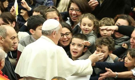 Vaticano Francisco Retó A Los Niños Que Usan El Celular Mientras
