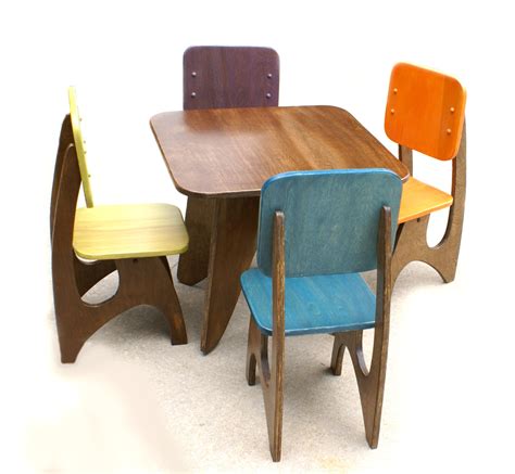 Shop childrens desk & chair sets exclusively from pottery barn kids®. Perfect Table And Chair Set For Toddlers - HomesFeed