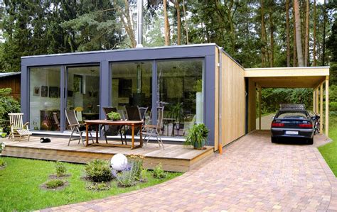 The container haus started in america in 2014 and was packed with hundreds of boxes filled with shoe. Galerie | Cube haus, Haus, Micro haus