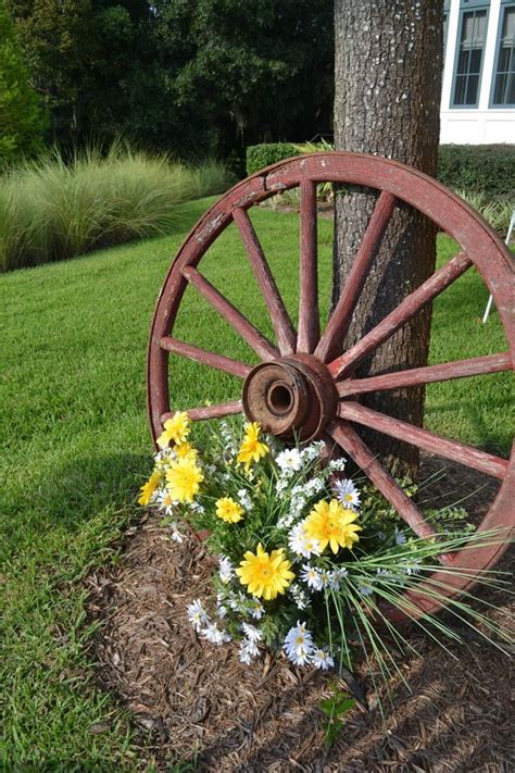 16 Magnificent Ways To Use Old Wagon Wheels In Your Garden The Art In