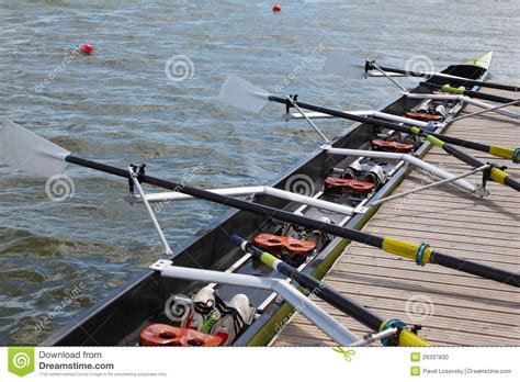 Téléchargez ces vecteur gratuits sur équipe commerciale aviron bateau d'entreprise, et découvrez plus de 15m de ressources graphiques professionnelles sur freepik. Long Bateau De Sport Avec Des Stands D'avirons Photo stock ...