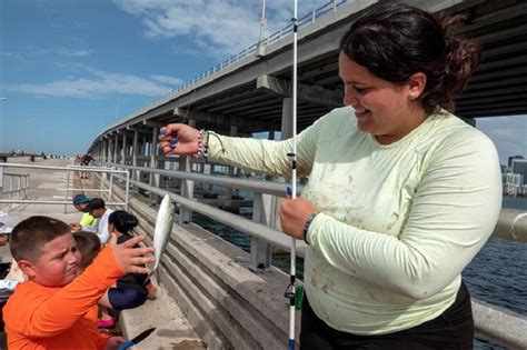 De La Mano De Las Mujeres Y Los Latinos La Pesca Se Hace Diversa En Ee