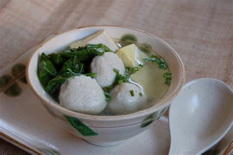 Ikan tenggiri dapat disulap menjadi baso yang lezat. Resep Cara Membuat Sup Kuah Bakso Ikan Spesial | Resep ...