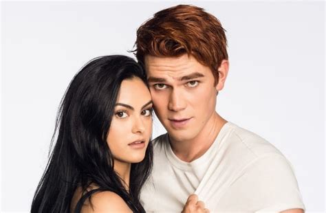 Please get ready for kj apa the papa. KJ Apa e Camila Mendes: baci a prova di Coronavirus (VIDEO)