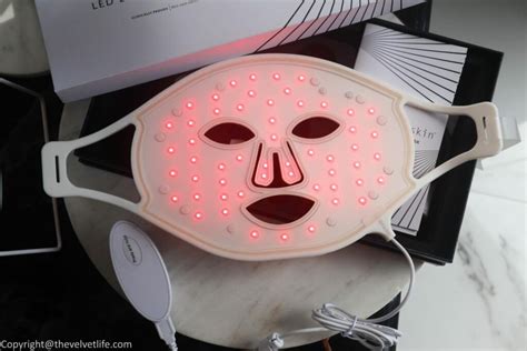Currentbody Skin Led Light Therapy Mask Review The Velvet Life In