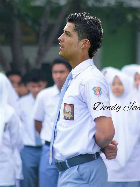 Editan Foto Cristiano Ronaldo Jika Bekerja Di Indonesia Ini Bikin