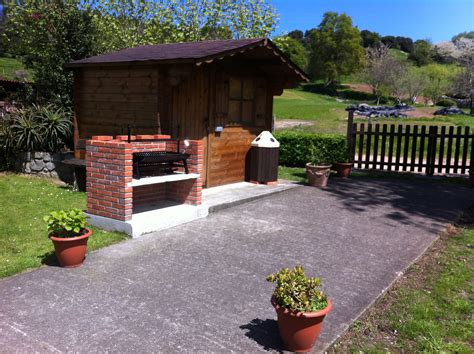 Consta de salón con ampl. acceso-barbacoa-casa-rural-el-fareru - Turismo Rural de Ribadesella - ARITUR