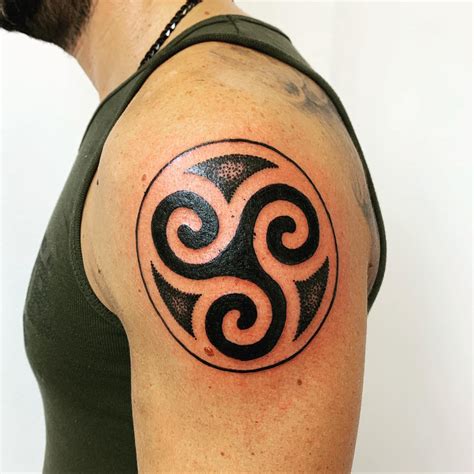 Https://tommynaija.com/tattoo/celtic Triskelion Tattoo Design