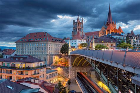 Последние твиты от svizzera (@svizzera). Losanna, ovvero la città svizzera ideale in cui svernare.