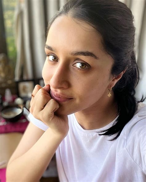 9 times shraddha kapoor went au naturel and flaunted her beautiful skin by going make up free