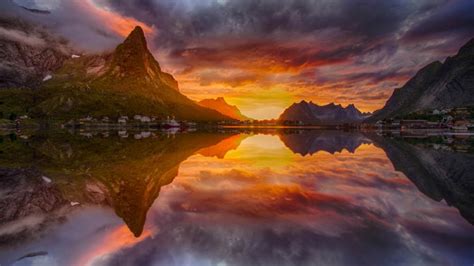 Midnight Sun In Reine Lofoten Norway Hd Wallpaper Backiee