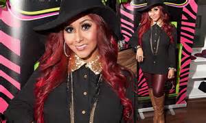 Snooki Sees Red Jersey Shore Star Teams Newly Dyed Hair With Matching