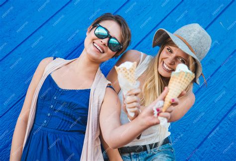 Premium Photo Two Girls Eating Ice Cream