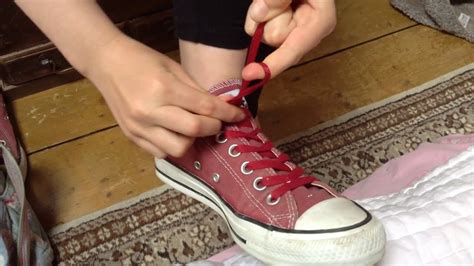 How To Tie A Shoe Lace In A Double Bow YouTube