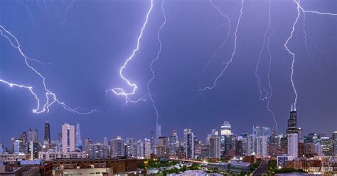 Photographer Captures Incredible Triple Lightning Strike In Chicago