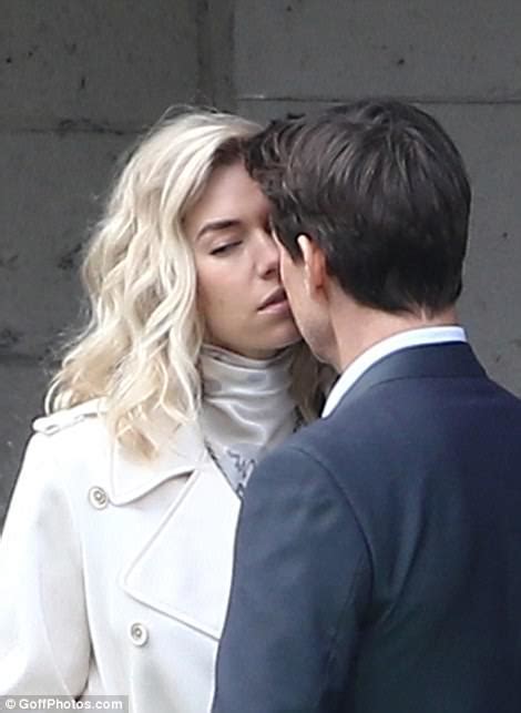 Mission Impossibles Tom Cruise And Vanessa Kirby Kiss Daily Mail Online