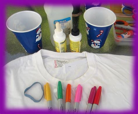 While some instructions suggest using string i find that rubber bands work the best. EasyMeWorld: How To Make A Tie Dye T-shirt With Sharpie ...