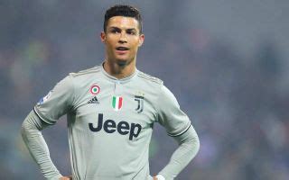 Gerüchte über die verschiedenen frisuren von hakim ziyech sind immer wieder in den üblichen magazinen zu finden. Image: COVID-positive Cristiano Ronaldo unveils new hairstyle