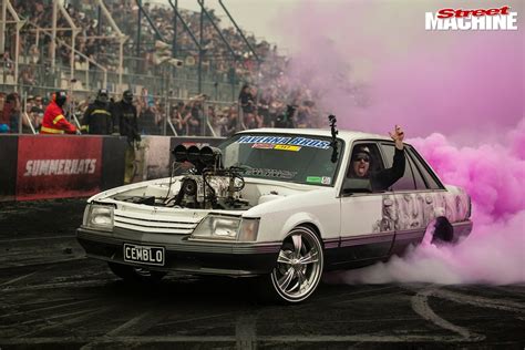 George bryce's motorcycle burnout lesson. Street Machine Summernats 33 Burnout Masters Final