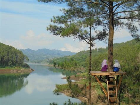 18 maret 2021 komentar dinonaktifkan pada penyerahan bantuan corporate social responsibility (csr) bank jatim tahun 2020, kegiatan rehabilitasi rumah tidak layak huni (rtlh) di kabupaten tulungagung. 20 Tempat Wisata Tulungagung Terbaik yang Lagi Hits