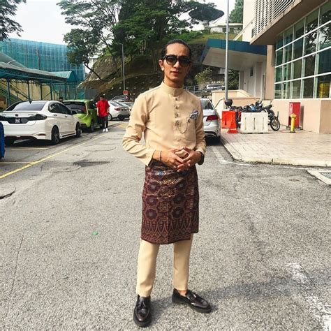 Vokalis kumpulan floor 88, ayie elham telah selamat bergraduasi daripada akademi seni budaya dan warisan kebangsaan (aswara) petang semalam. Dituduh Ambil Dadah Kerana Terlalu Kurus, Ayie Floor 88 ...