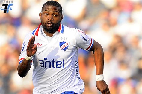 Aparecieron diferencias y se demora la llegada del morro garcía a racing. Tenfield.com » Nacional: Medina insiste por "Morro"