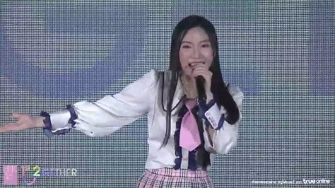 เปิดประวัติ 'แนทเธอรีน ดุสิตา' จากอดีตรุ่นที่2 ของวงไอดอลดัง เจ้าของฉายาธิดาชาวสวน สู่เส้นทางการเป็นศิลปินเดี่ยว ในวันที่ดราม่าหนัก. BNK48 ช่วง แนทเธอรีนเล่นมุก & สอนเต้น kimi wa melody มี ...