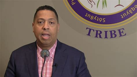 They discover how they helped the pilgrims when they first came to the new world. Mashpee Wampanoag Tribe - Thanksgiving 2017 - YouTube