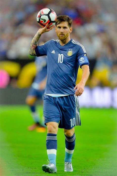 Existes muchos rumores que giran al rededor de ésto, como el hecho de que la mayoría de los argentinos no quieren al jugador del barcelona, pues en 2015 se le. Feliz Cumpleaños Leo Messi !!!!(이미지 포함)