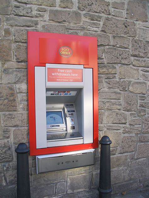 Uttagsautomat, vardagligt kallad bankomat, är en automat där man med uttagskort kan ta ut kontanter från ett bankkonto.uttagsautomaterna drivs av olika företag, exempelvis euronet, bankomat, ica banken eller kontanten. Cash machine outside Peebles Post Office © Walter Baxter ...