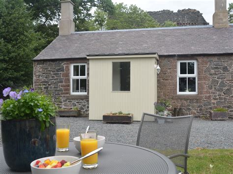 1 Bedroom Cottage In Scottish Borders West Linton Dog Friendly