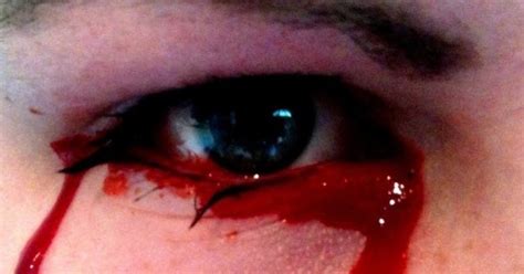 Oleh karena itu, atasi dengan 3 cara ampuh berikut ini, yuk! 56+ Gambar Orang Menangis Air Mata Darah, Paling Gokil!