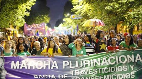 Marcha Del Encuentro Nacional De Mujeres Pañuelos Verdes Violetas