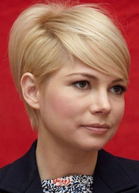 This is an excellent example of how much a haircut can flatter the face and the right colour for your individual skin tone can instantly lift and brighten. 21 Easy Hairdos for Short Hair - PoPular Haircuts