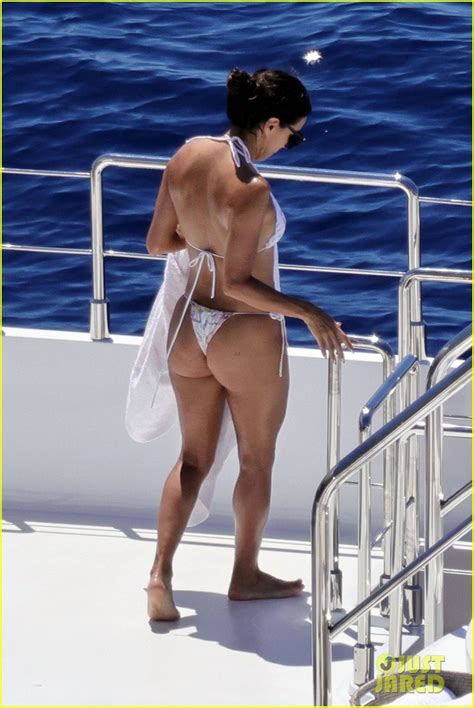 Eva Longoria Sports A White Bikini During A Yacht Day In Capri Photo Eva Longoria