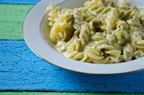 Nudeln in Basilikum Pesto Sahnesoße