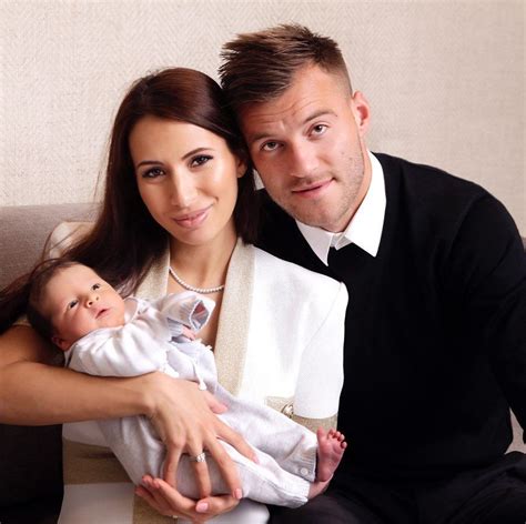 Born 23 october 1989) is a ukrainian professional footballer who plays as a winger or forward for english premier league club west ham united and the ukraine national team. Андрей Ярмоленко жена, Андрей Ярмоленко сын - Инна ...