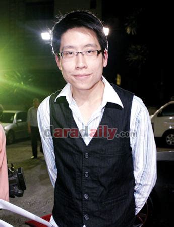 ภัทร จึงกานต์กุล ผู้ประกาศข่าวคนดัง ควงแฟนสาว จุ้มจิ้ม วรนันท์ ดาราทายาทห้างฯ ไดอาน่า เข้าพิธีสมรสประทาน บรรยากาศชื่นมื่น. ภัทร จึงกานต์กุล โต้ สอยนางแบบ