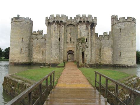 Traces of My Travels: Bodiam Castle, East Sussex | Bodiam castle ...