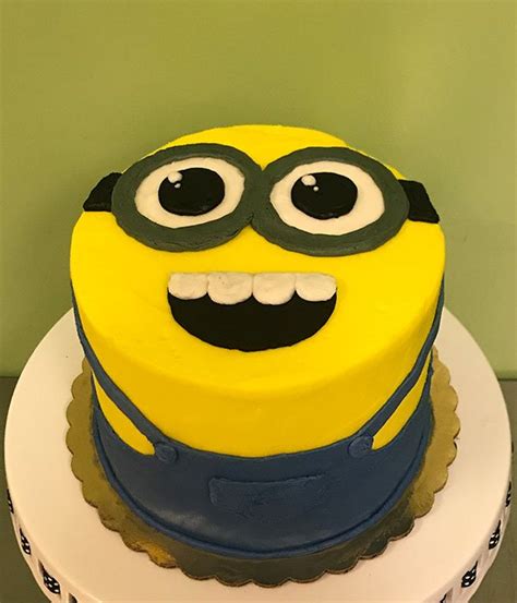 I was quite attached to this little fella! Minions Cake Design 1 Layer / Simple Minions Marshmallow ...
