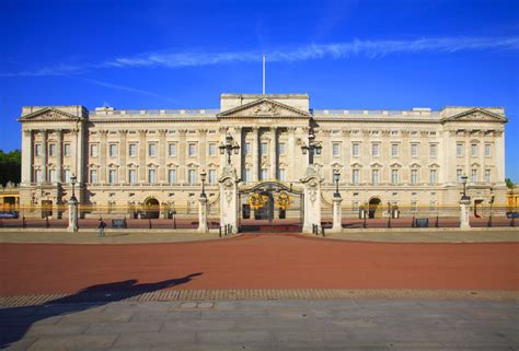 Pałac buckingham postanowił uspokoić zaniepokojonych obywateli i wystosował specjalne oświadczenie. Zwiedzanie Buckingham Palace Londyn - BlazeTrip