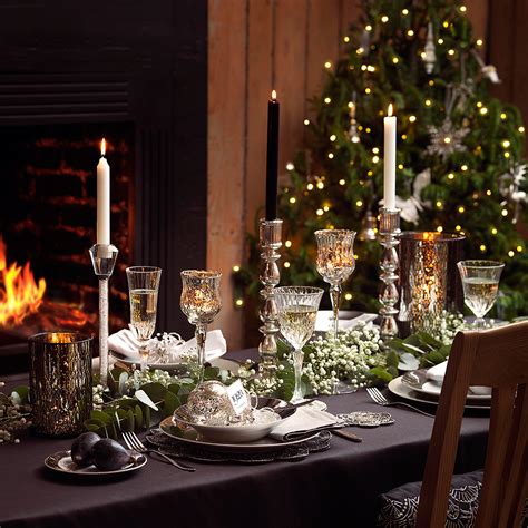 Creating a perfect dinner table for christmas doesn't requires much effort and imagination and this is the right time to start getting some ideas for this wonderful occasion. Christmas table decoration ideas for festive dining ...