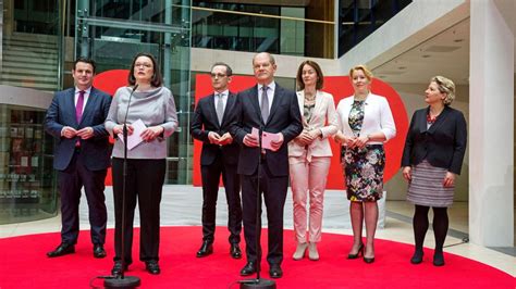 Mai 1978 in frankfurt (oder) als franziska süllke) ist eine deutsche politikerin (spd). Familienministerin Franziska Giffey: Shootingstar der ...